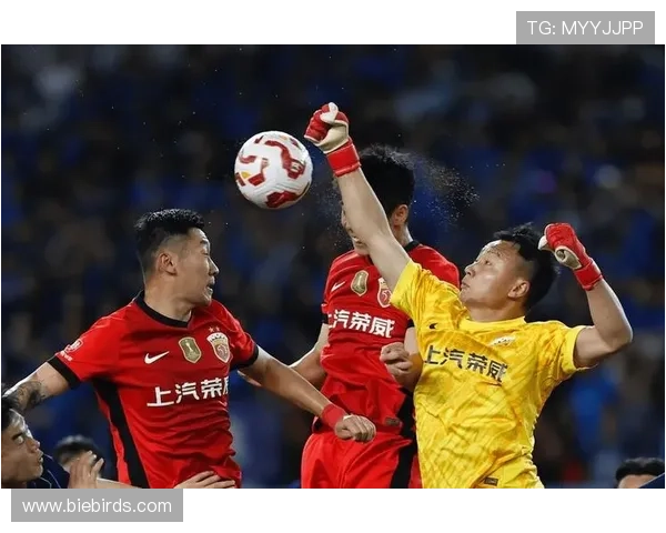 山西崇德荣海主场遭中足联通报批评因个别观众投掷鼓槌事件